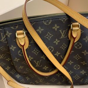 LV purse